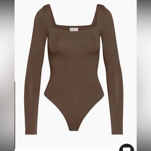 NWT Aritzia Babaton Contour Sqaureneck Longsleeve Bodysuit